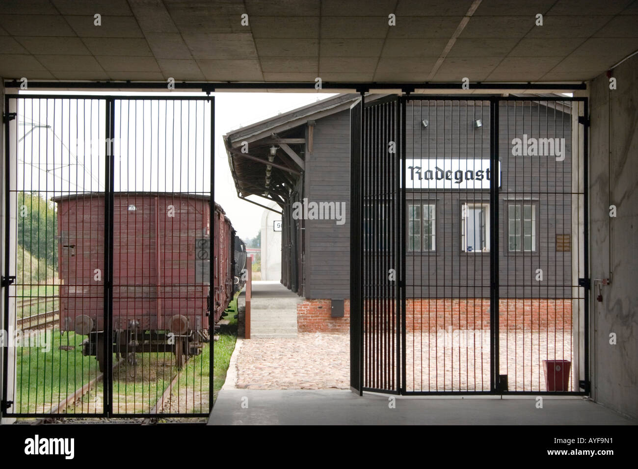 Der Bahnhof Radegast wo 200.000 Juden und Zigeuner nach Auschwitz und anderen Vernichtungslagern geschickt wurden. Lodz Polen Stockfoto