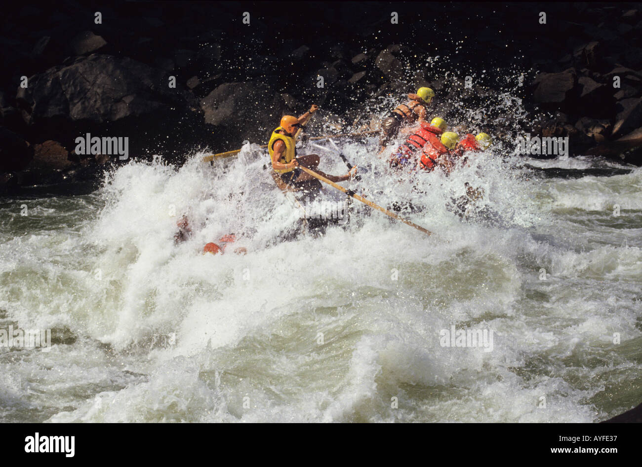 Wildwasser-rafting Zambezi River Simbabwe Sambia Grenze Afrika Stockfoto