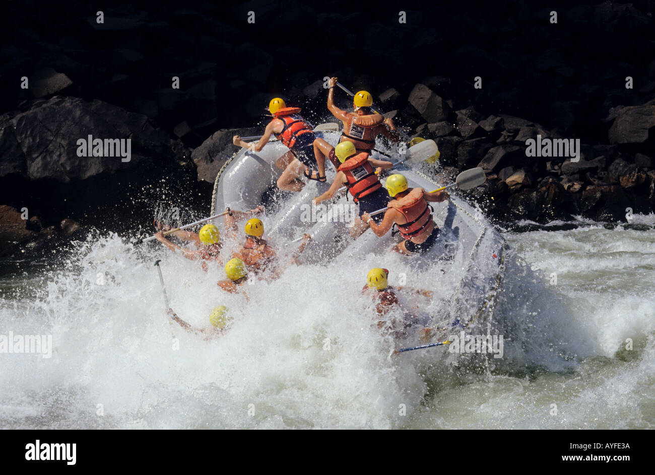 Beim Wildwasser-rafting-schnelle 18 Zambezi River Simbabwe Sambia Grenze Afrika Kentern Stockfoto