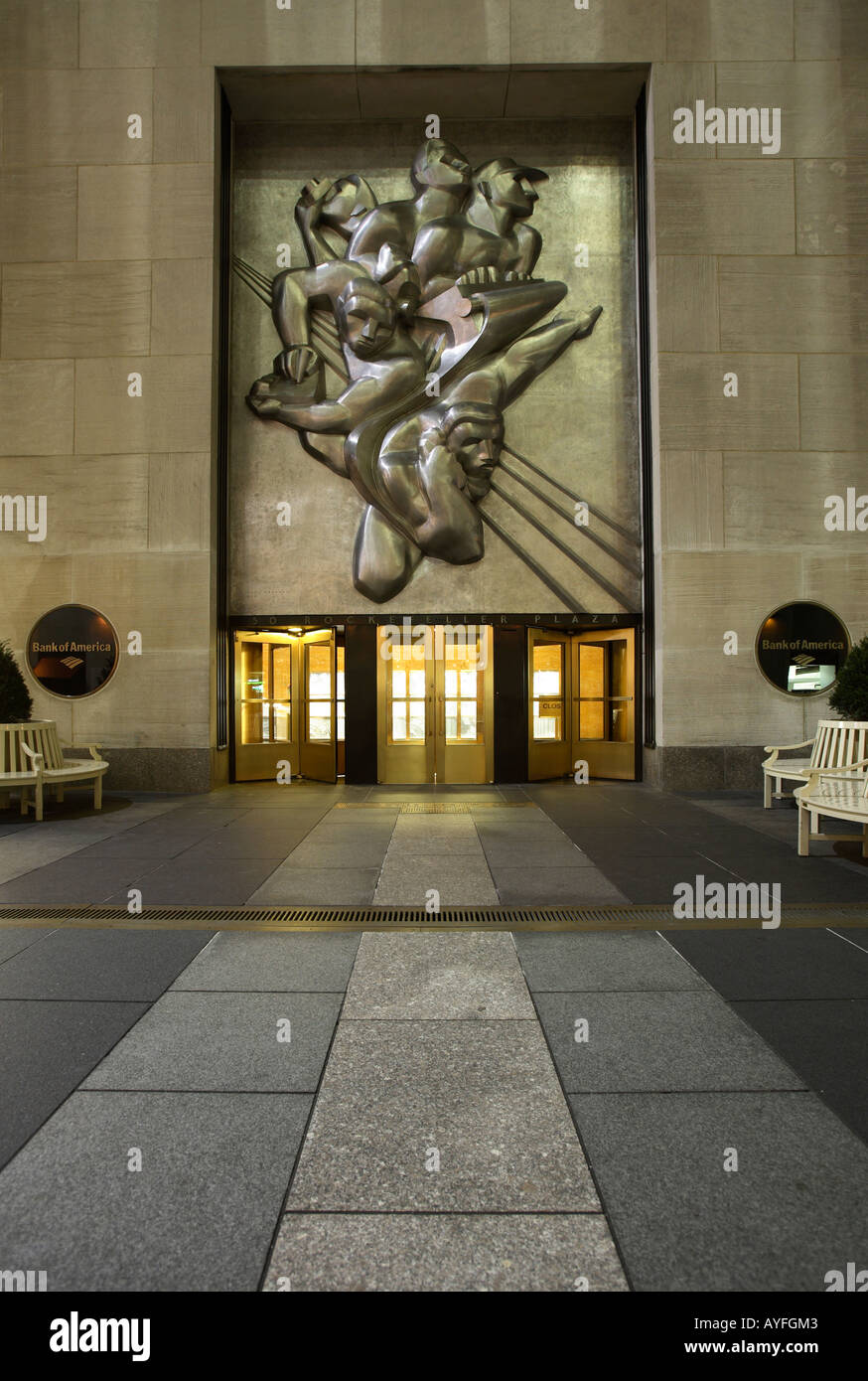 Eingang des Gebäudes, Rockeffeller Center, New York City Stockfoto