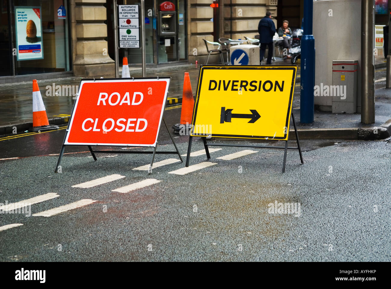 Straße gesperrt und Umleitung Verkehrszeichen in den Straßen der Innenstadt von Manchester UK Stockfoto
