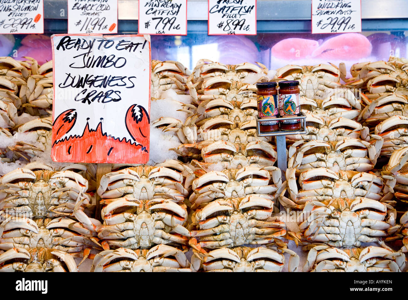 Seattle Washington State USA Fish Stall Pike Place Market Dungeness Krabben Garnelen Shell Fisch Stockfoto