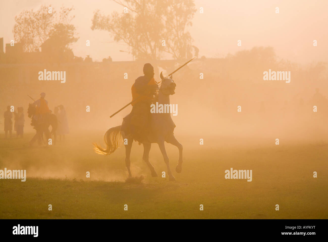Reiten auf dem Hollamohallo Festival, Anandpursahib, Punjab, Indien Stockfoto