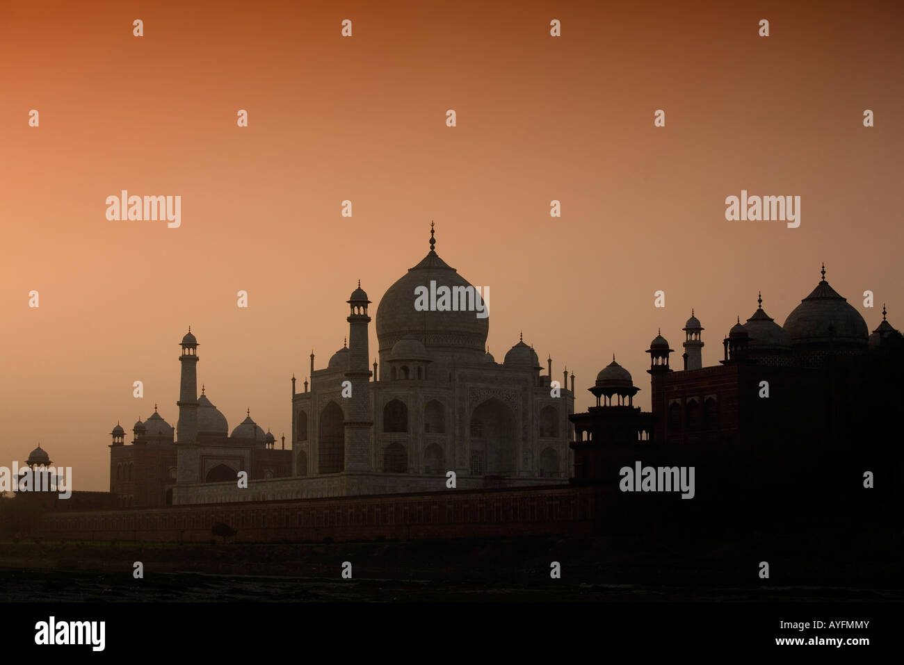 Taj Mahal bei Sonnenaufgang, Agra, Indien Stockfoto