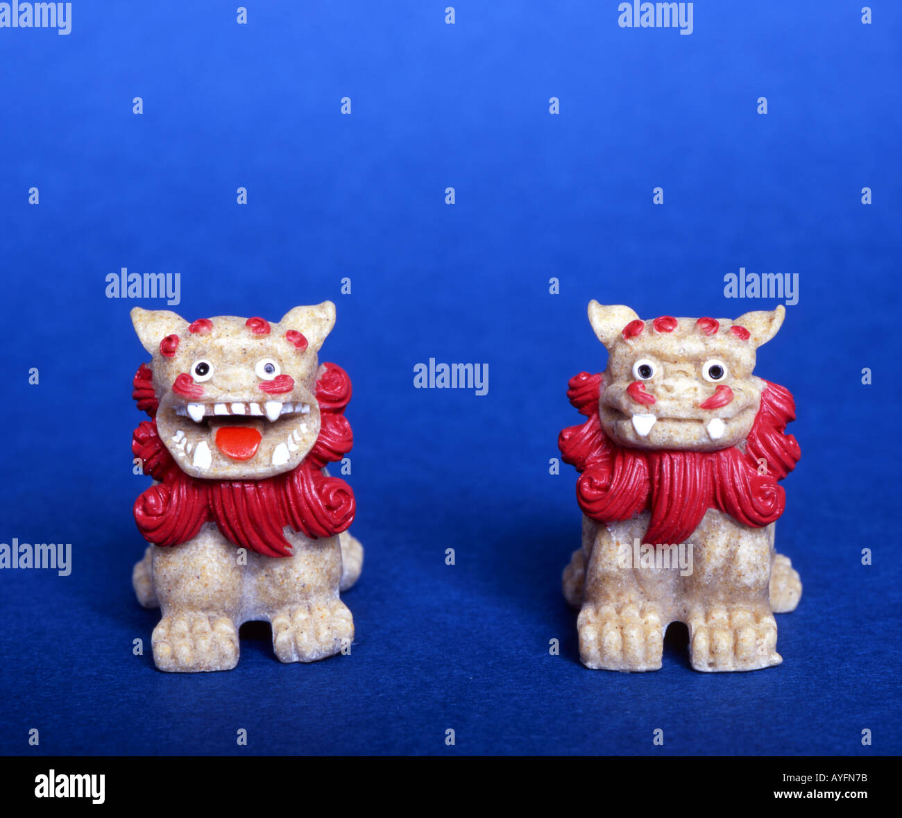 Okinawa Shisa Löwe-Hund. Die kleinen Statuen in der Regel paarweise gefunden sind Talisman gegen böse Geister Stockfoto