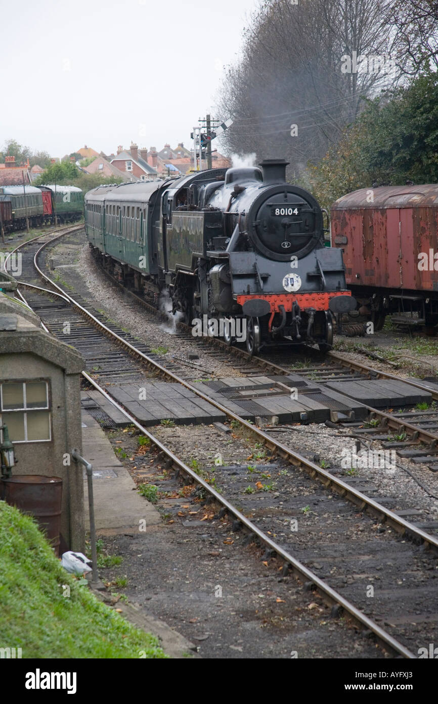 BR Standard 4MT 2-6-4 t 80104 betritt Swanage Stockfoto