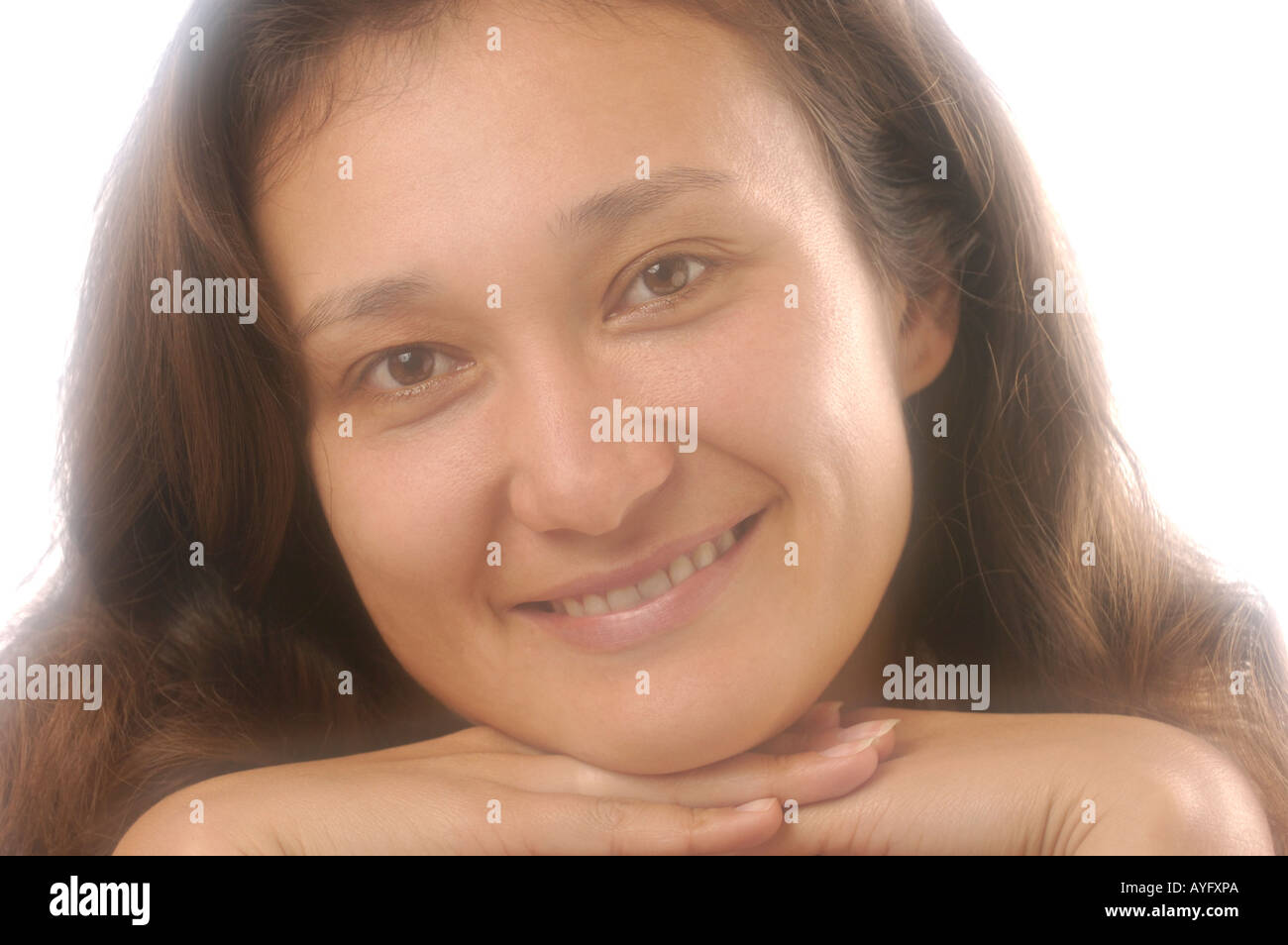 Lächelnde junge Frau Stockfoto