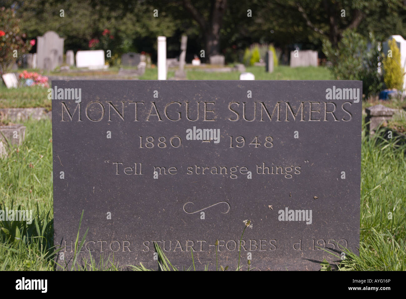 Grabstein von Montague Summers, Friedhof Richmond, Surrey, england Stockfoto