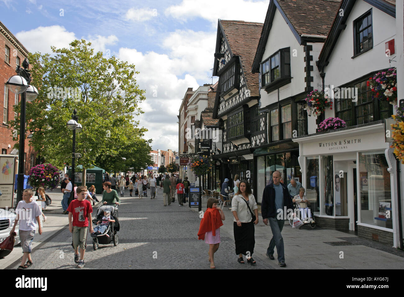 Taunton Stadtzentrum Hautpstraße Shopper somerset Grafschaft England uk gb Stockfoto