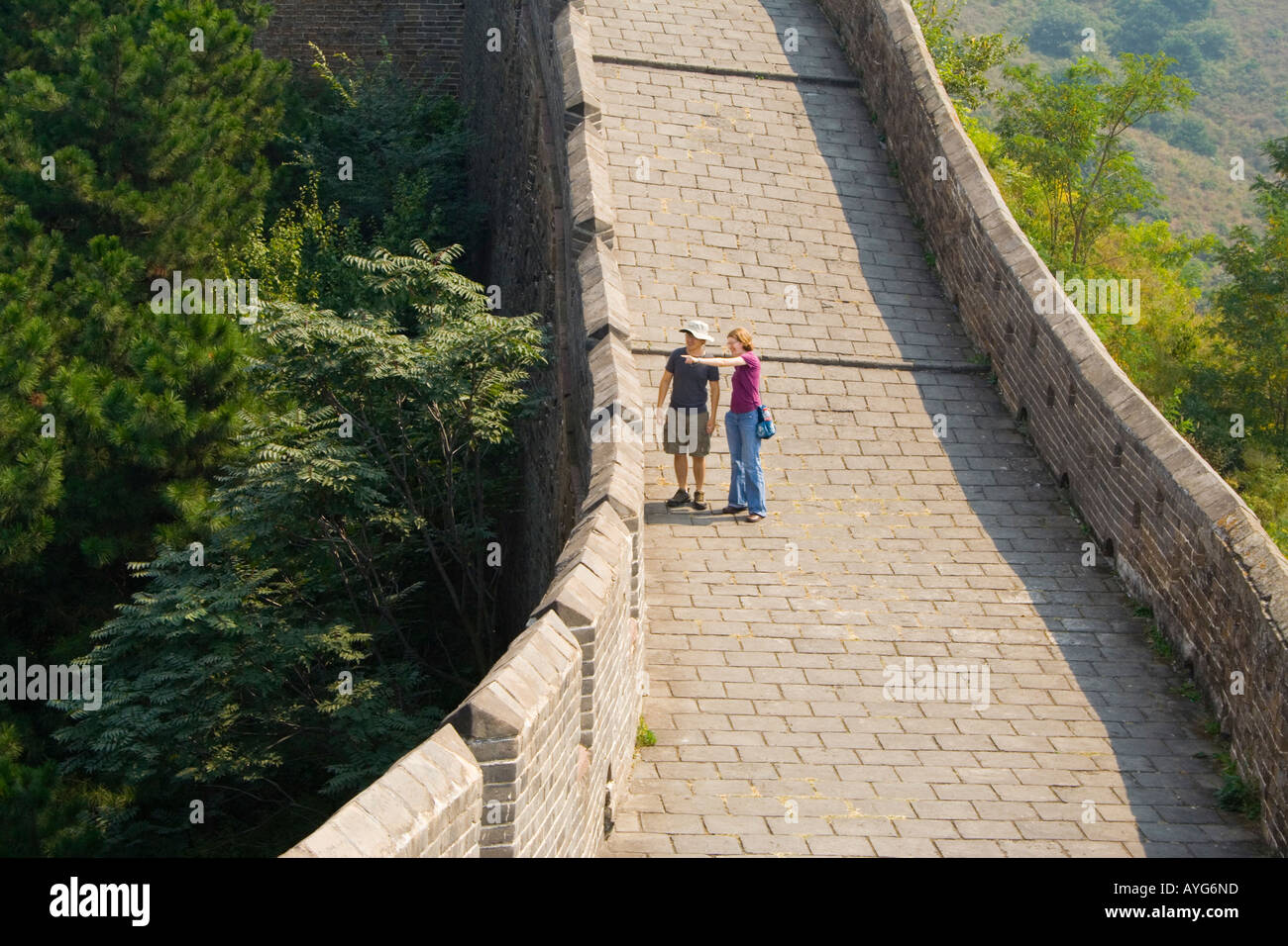 Touristen auf der chinesischen Mauer Stockfoto