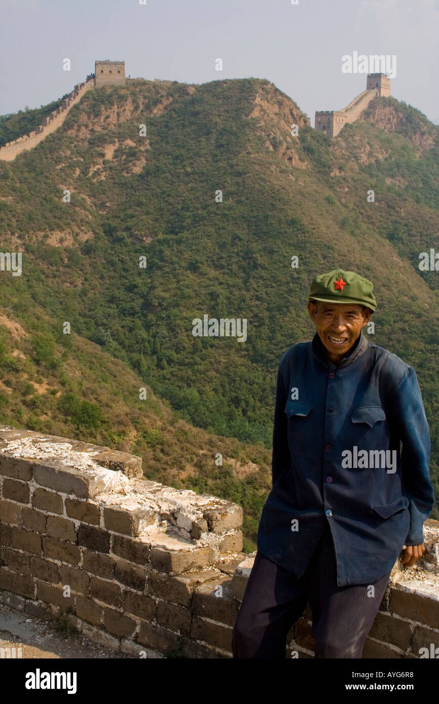 Mann auf der chinesischen Mauer Stockfoto