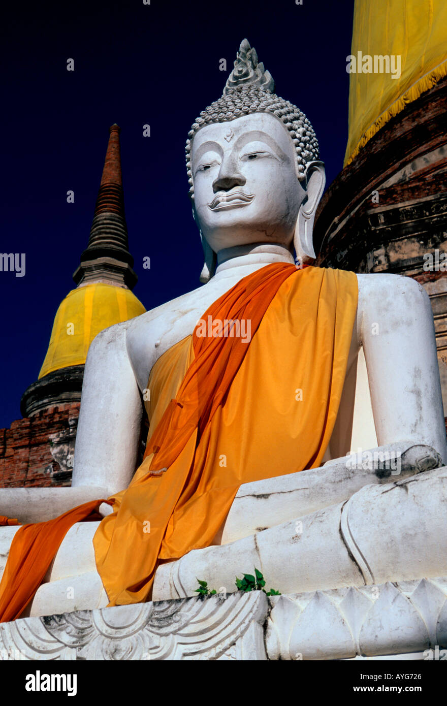 Großen Chedi, Chaya Mongkol, Thai Buddha Statue, Buddha-Statue, Wat Yai Chaya Mongkol, Ayutthaya, Provinz Ayutthaya, Thailand, Südostasien, Asien Stockfoto
