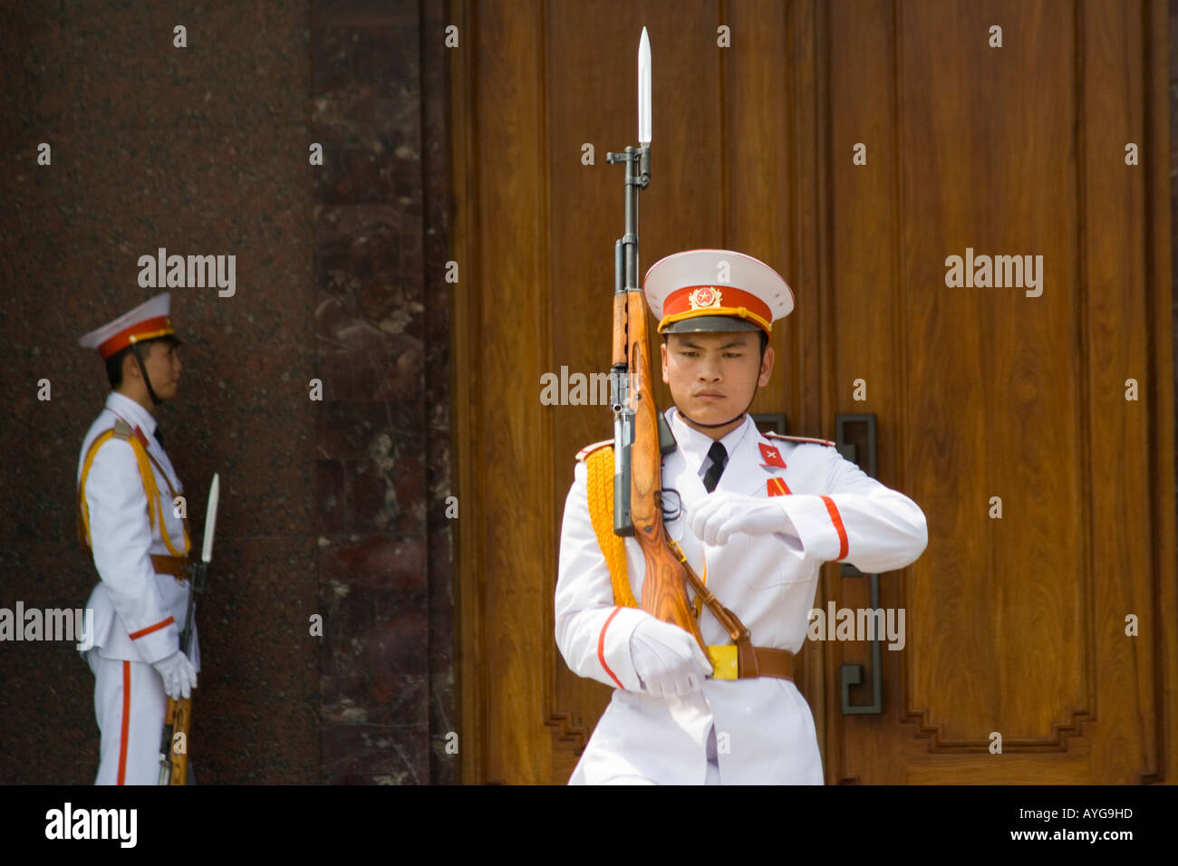 Elitewachen sorgen für Sicherheit am und um das Denkmal Grab von Ho Chi Minh Hanoi Vietnam Stockfoto
