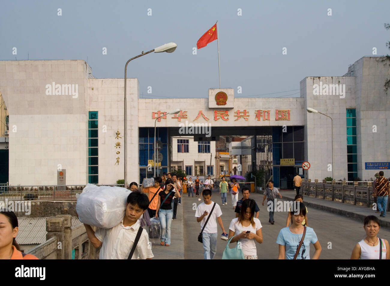 Grenzübergang zwischen Mong Cai Vietnam und China Dongxing Stockfoto