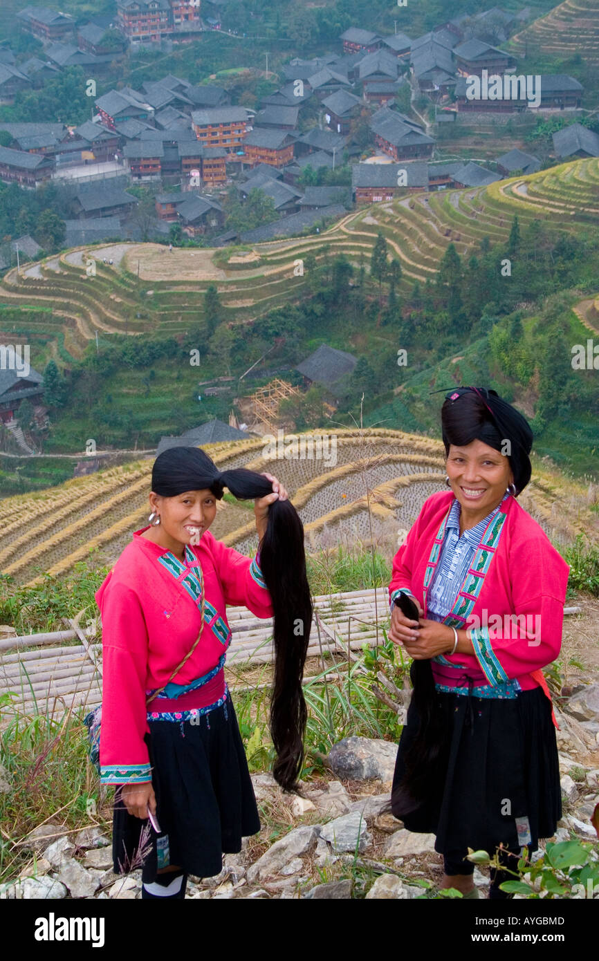 Langhaarige Yao Minderheiten in den Reis Terrasse Felder Ping eine Longsheng-China Stockfoto