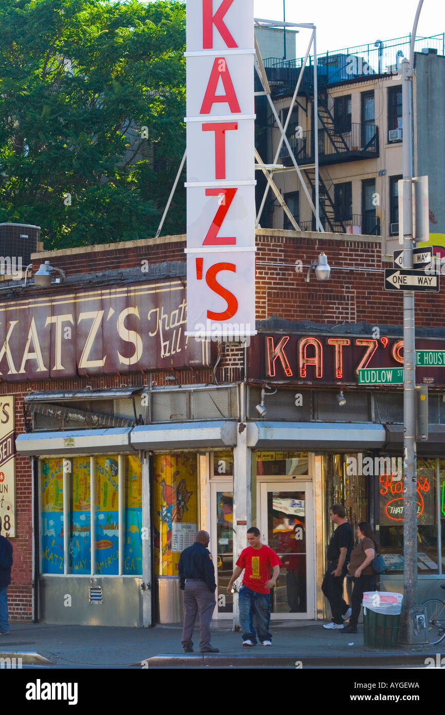 Vorderseite des Katz Delikatessen mit Neon Sign-New York City-NY-USA Stockfoto