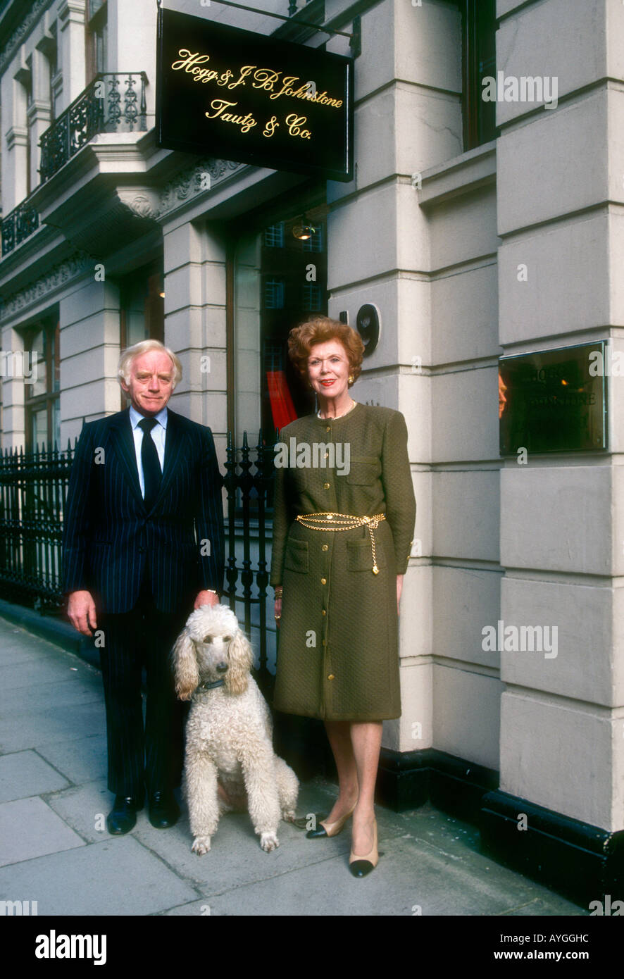 Dorothy Donaldson Hudson Hogg JB Johnstone Besitzer von Savile Row bespoke Herren Kleidung Schneiderei mit Kopf Cutter Arthur Catchpole Stockfoto