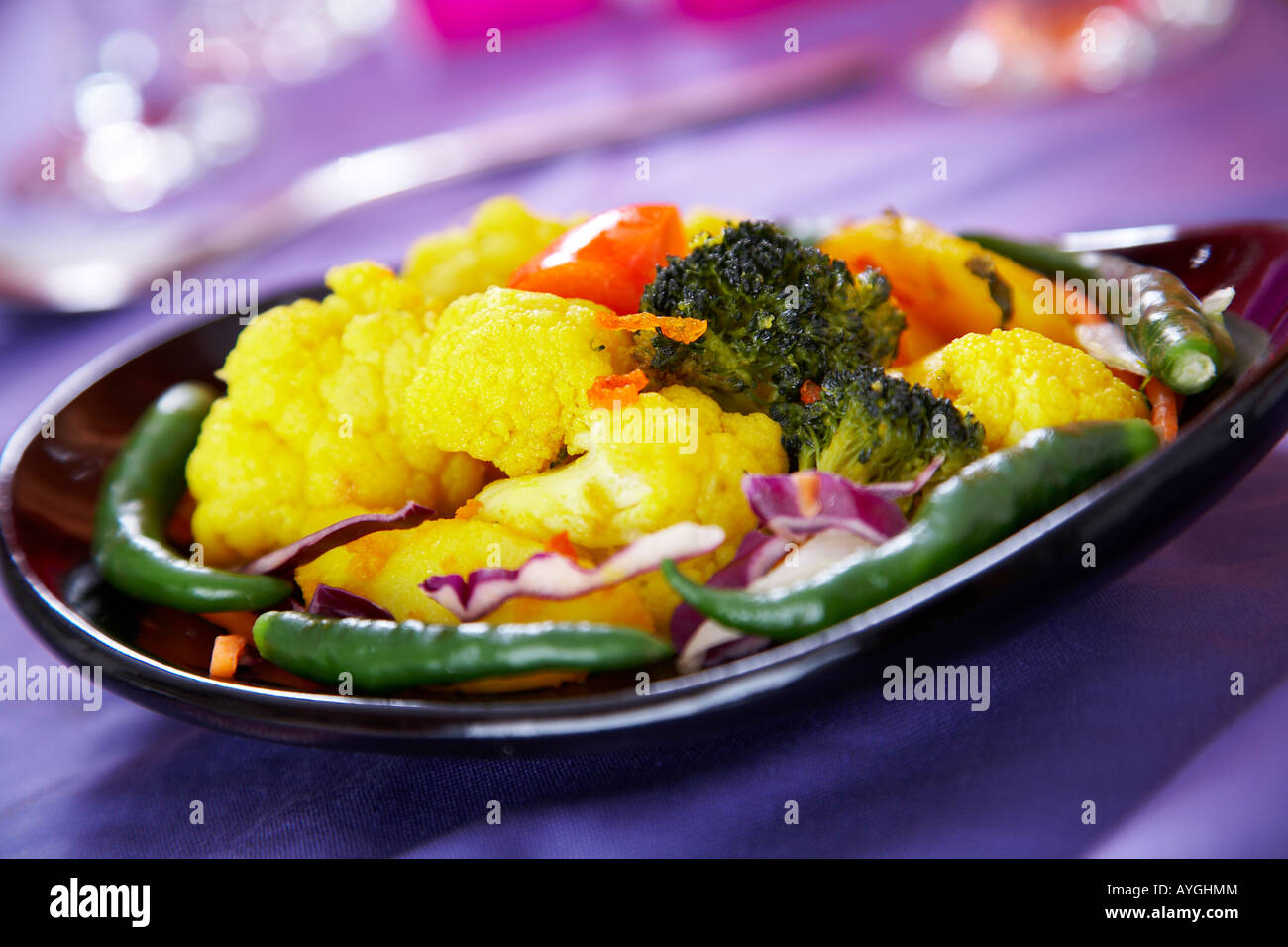Aloo Gobi, Kartoffeln, Brokkoli und Blumenkohl. Stockfoto