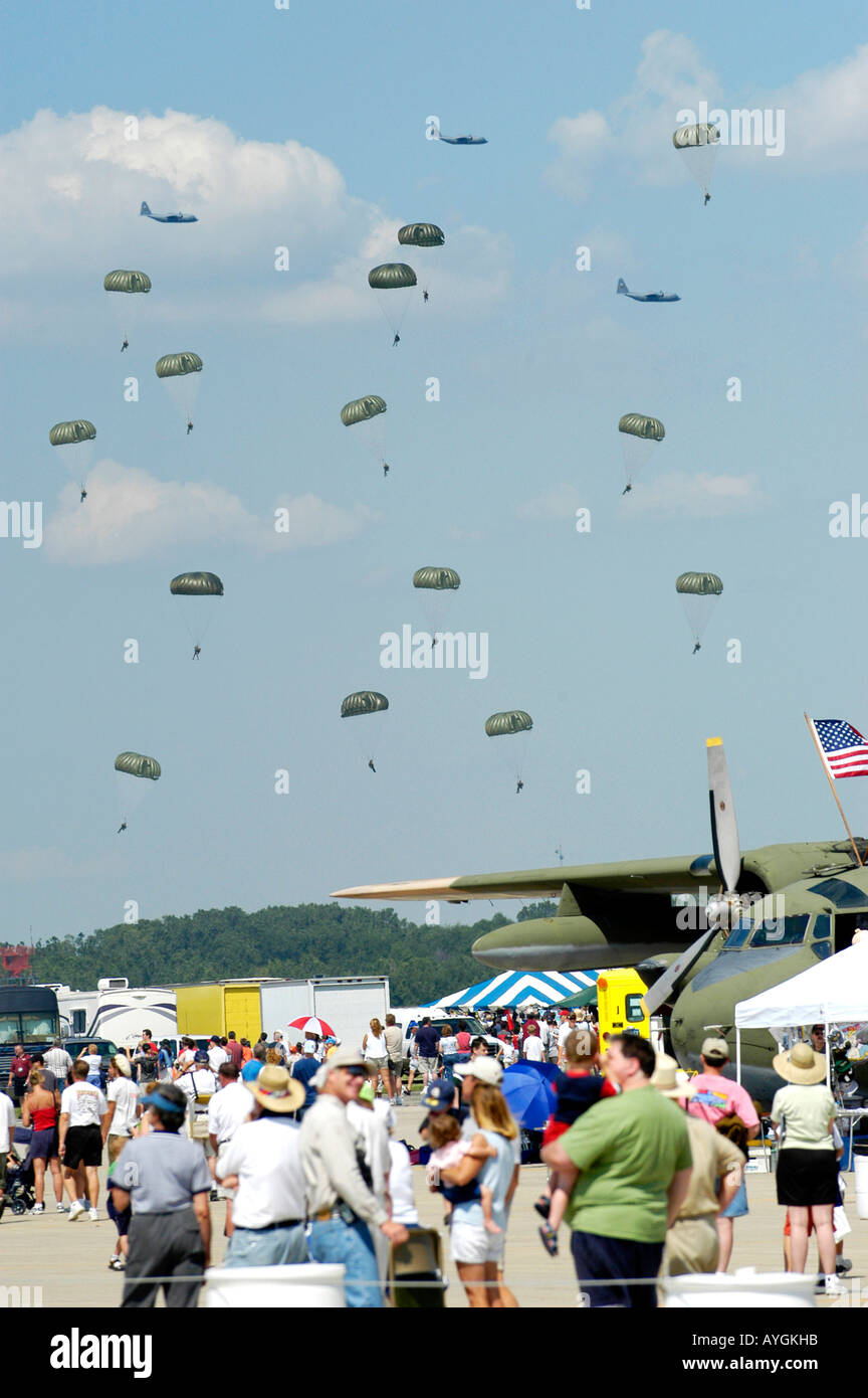 In der Luft Fallschirmabsprung auf der Air Show in Selfridge Air Force Base Mt Einfassung Clemens Michigan MI Stockfoto