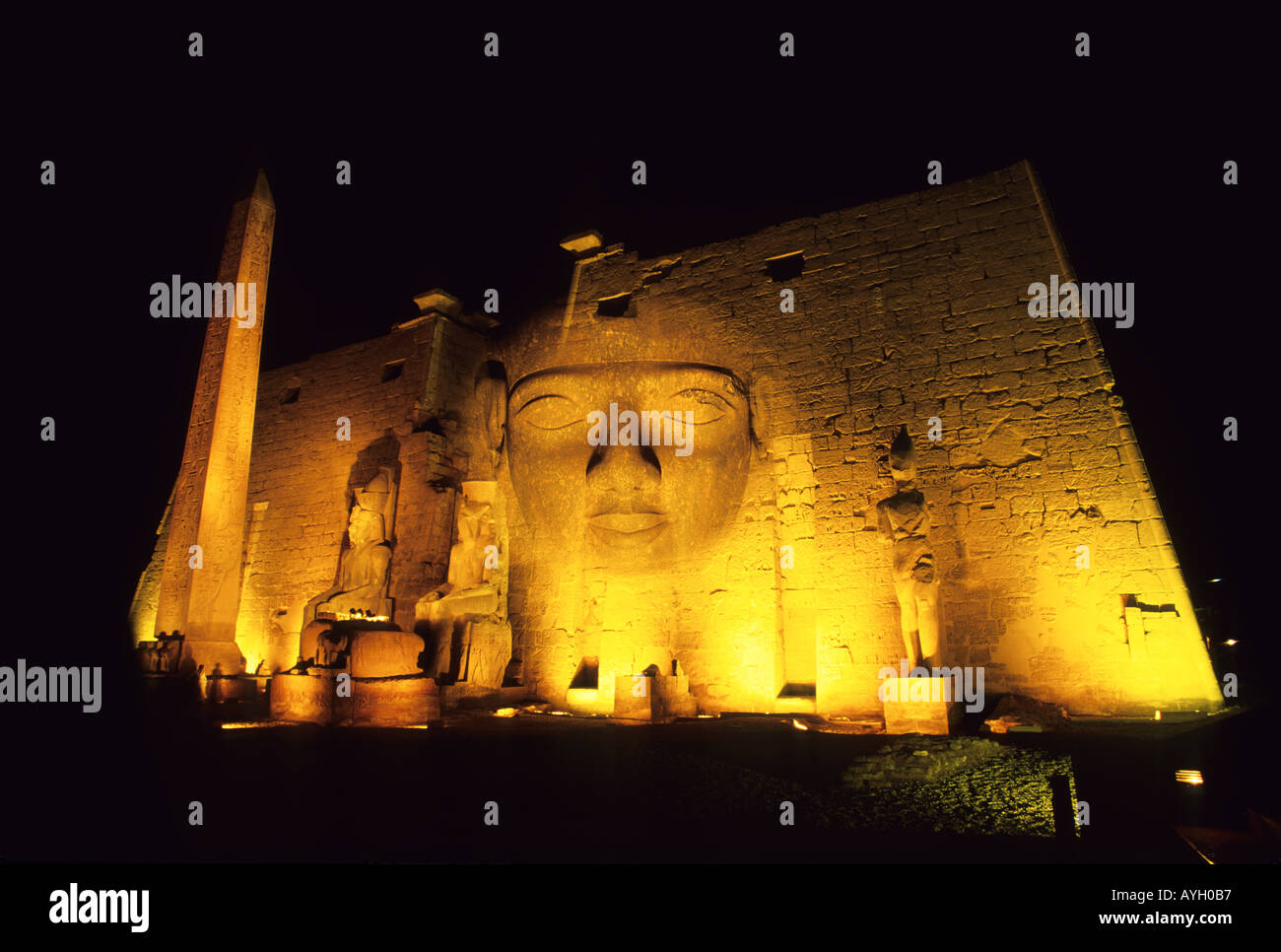 Luxor-Tempel bei Nacht Luxor Ägypten Stockfoto