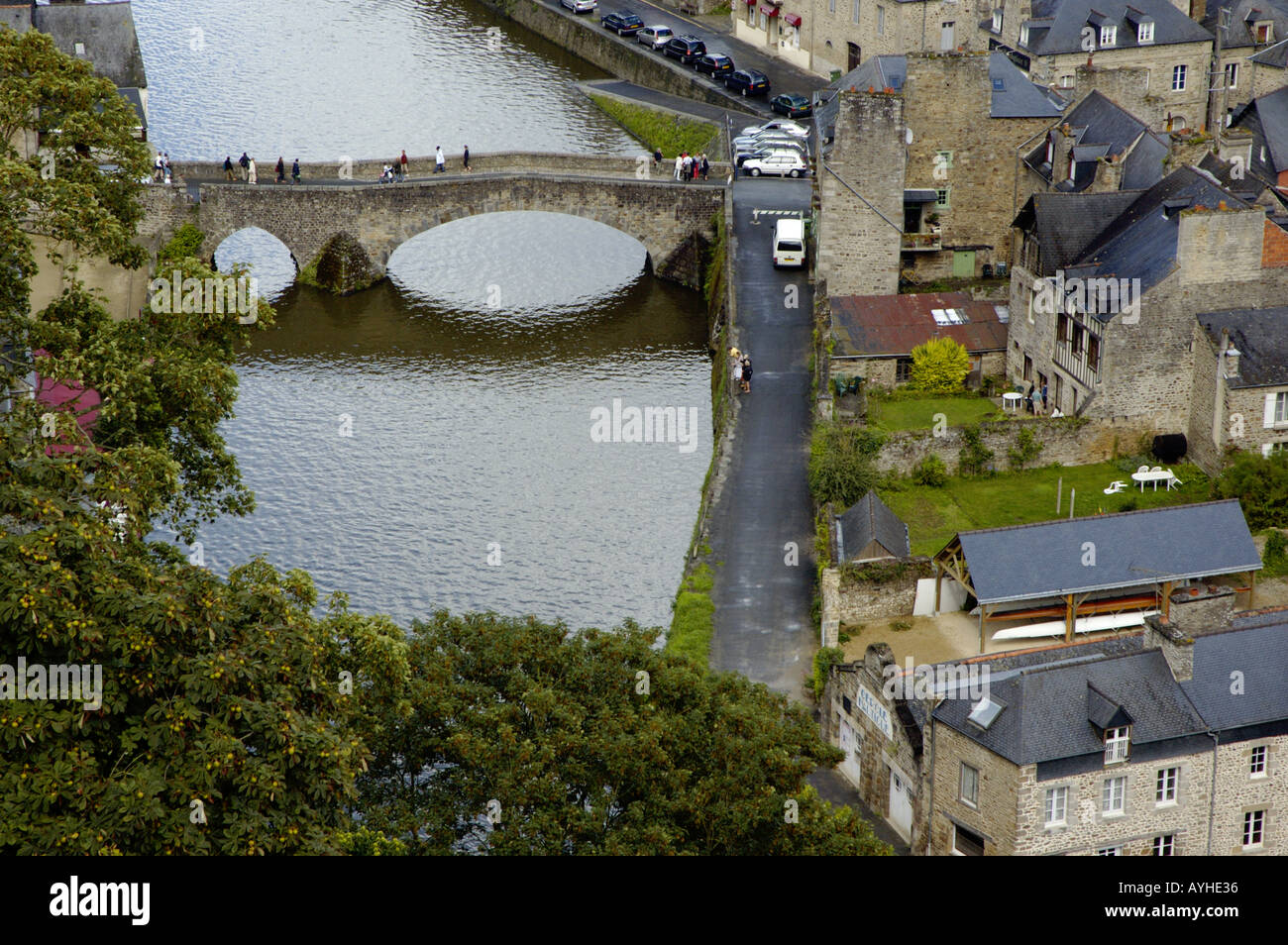 Dinan gotische Brücke überqueren des Flusses Rance Stockfoto