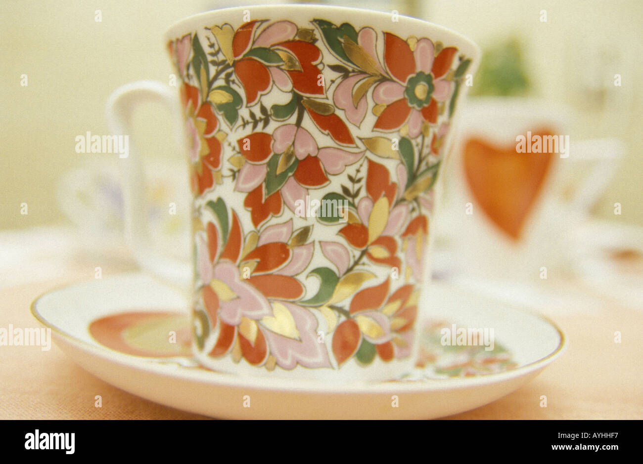 Kaffetasse Mit Blumendeko Stockfoto