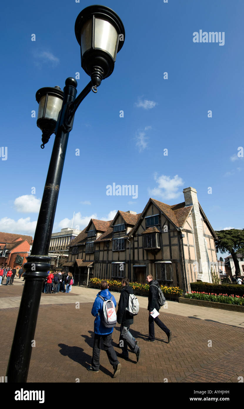 Fußgänger gehen vorbei an den Geburtsort von William Shakespeare in der ruhigen Warwickshire Stadt Stratford Stockfoto