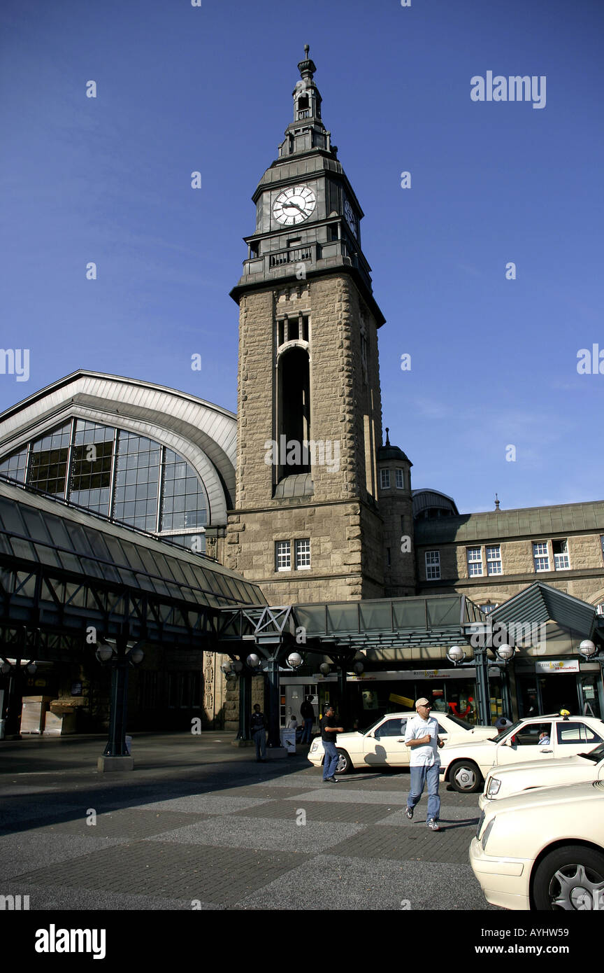 Taxi Vor Dem Hauptbahnhof Hamburg Stockfoto