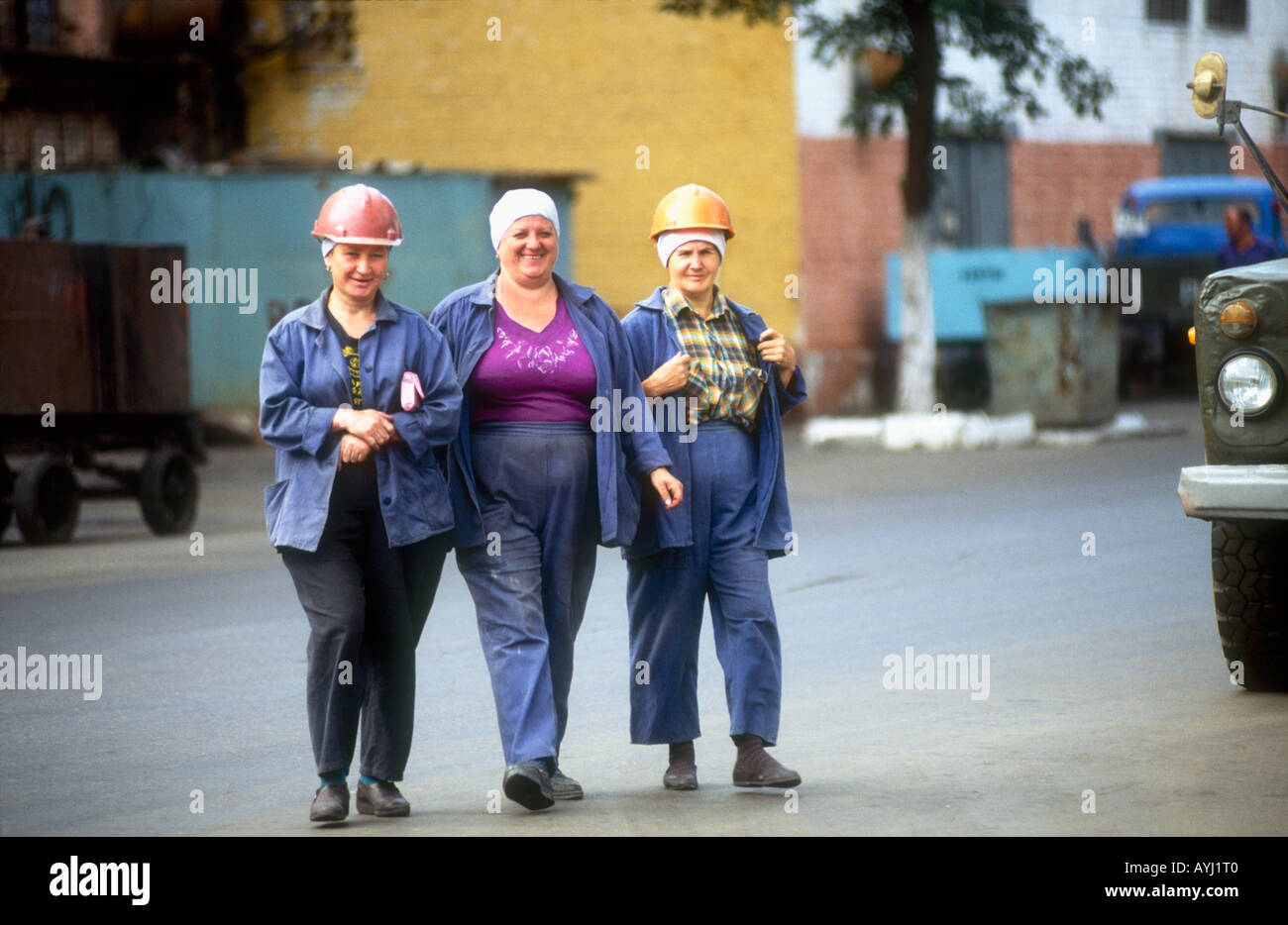 3 russische weibliche Fabrikarbeiter im Automobilwerk von 100 000 Beschäftigte, Gaz-Werk in Nischni Nowgorod ex Gorki in Russland Stockfoto