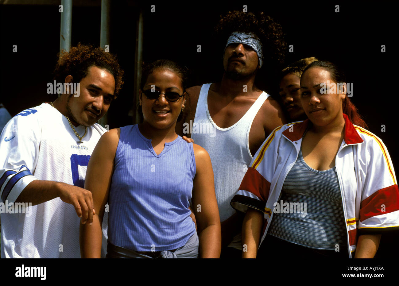 Tonga lokalen Straßengang hängen rund um den zentralen Markt Stockfoto