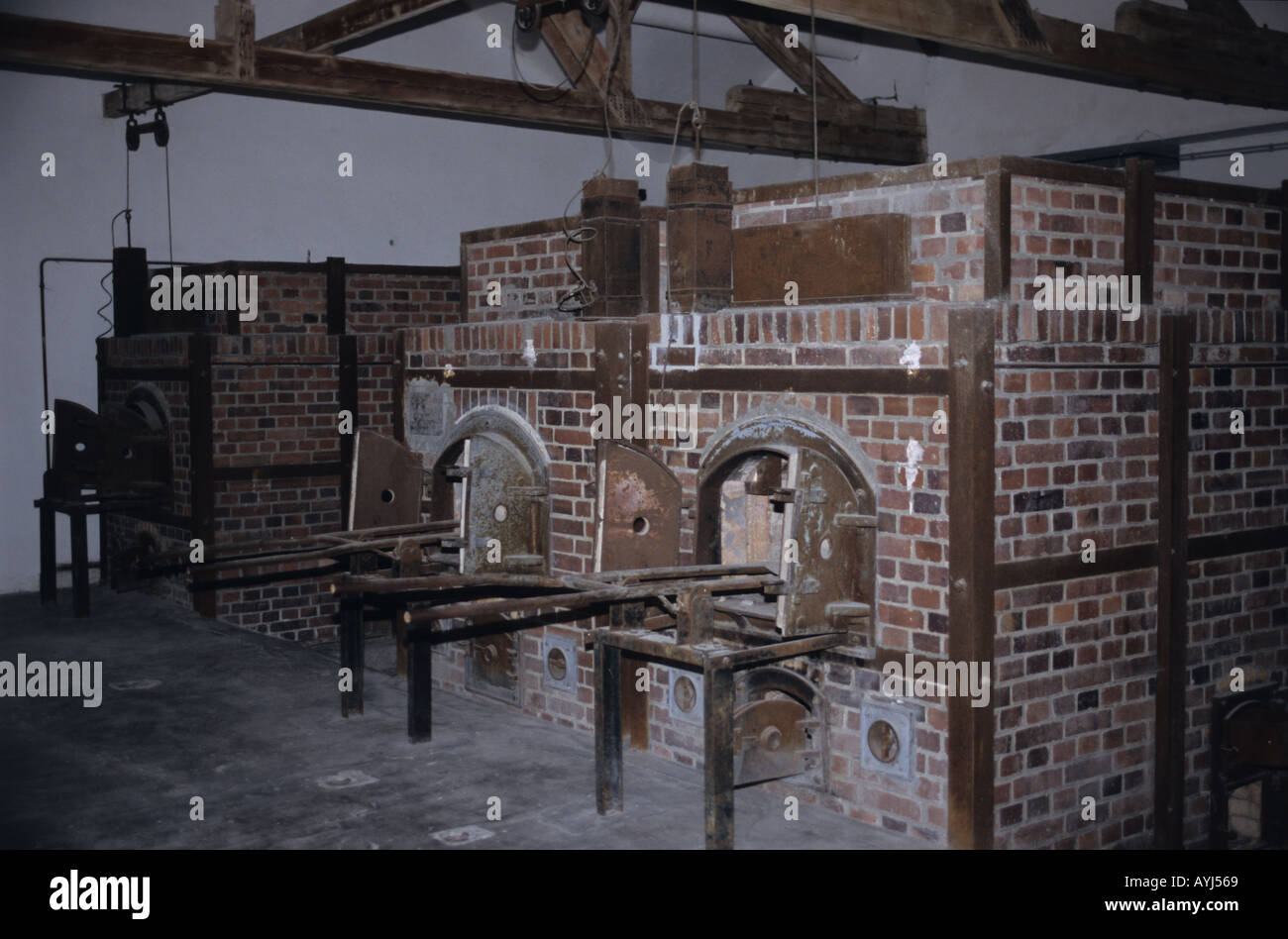 Öfen im Krematorium des KZ Dachau Stockfoto