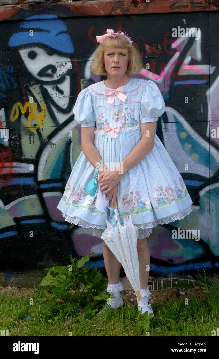 Turner-Preisträger Grayson Perry als seine weiblichen Alter Ego Claire bei The Guardian Hay Festival 2004 Hay on Wye Powys Wales UK Stockfoto