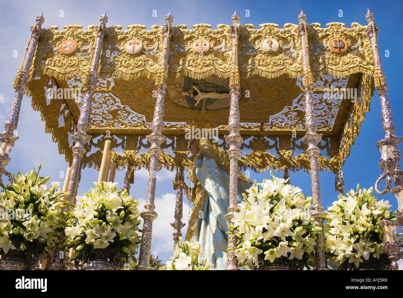 Malaga Costa del Sol Andalusien Spanien tragen den Thron in die jährliche Osterprozession Stockfoto