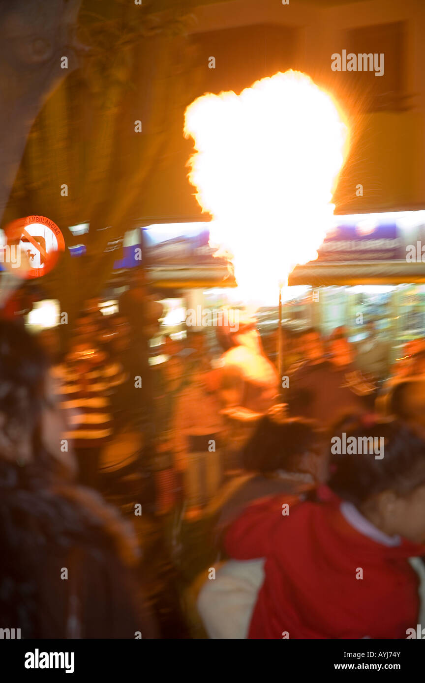 Feuerschlucker auf dem Jahrmarkt der 3 Könige Stockfoto