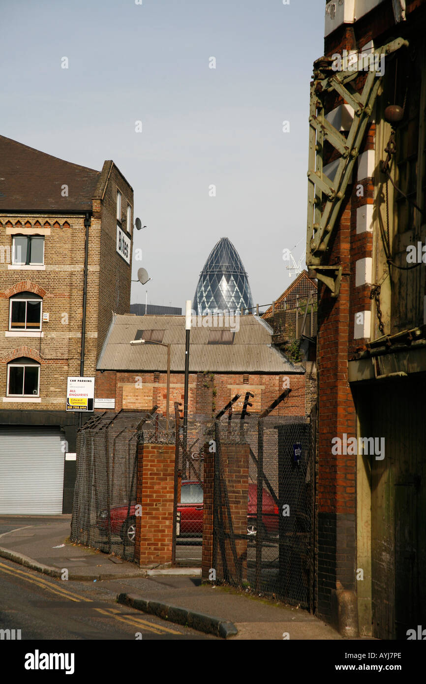 Ansicht von Sir Norman Foster entworfen, Swiss Re, Aufbau von Southwark Street, London England Stockfoto