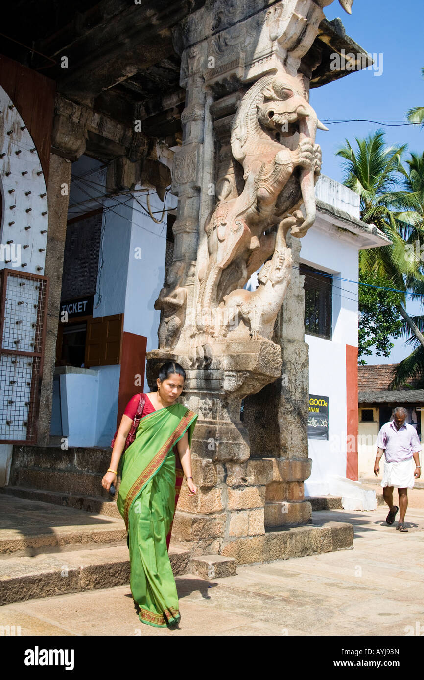 Frau verlassen Sree Padmanabhaswamy Tempel, Trivandrum, Kerala, Indien Stockfoto