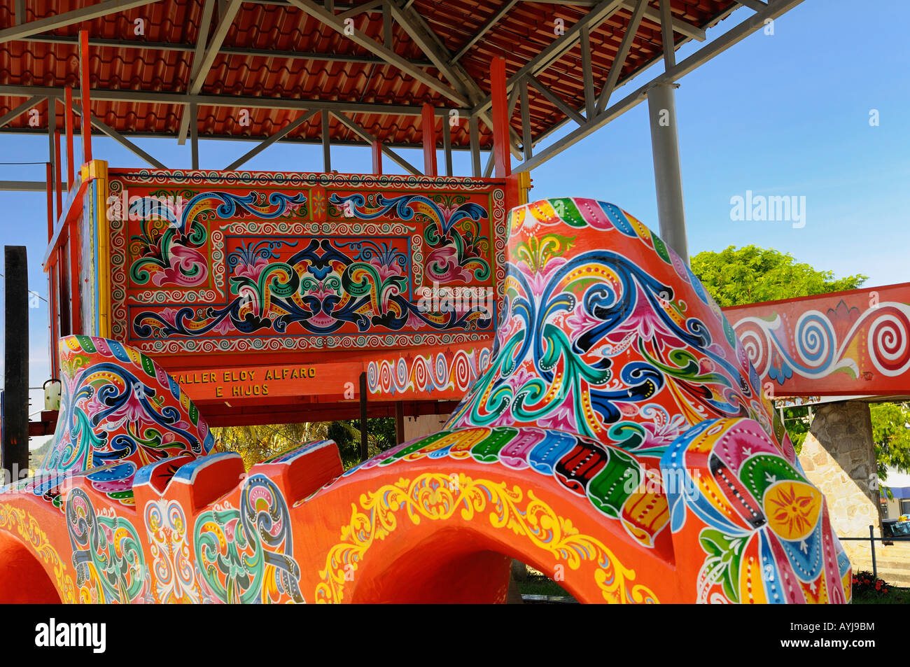 Helle Farben der weltweit größten Handarbeit bemalt Ochsenkarren in Sarchi Costa Rica Stockfoto Helle Farben der weltweit größten Handarbeit bemalt Ochsenkarren in Sarchi Costa Rica Stockfoto