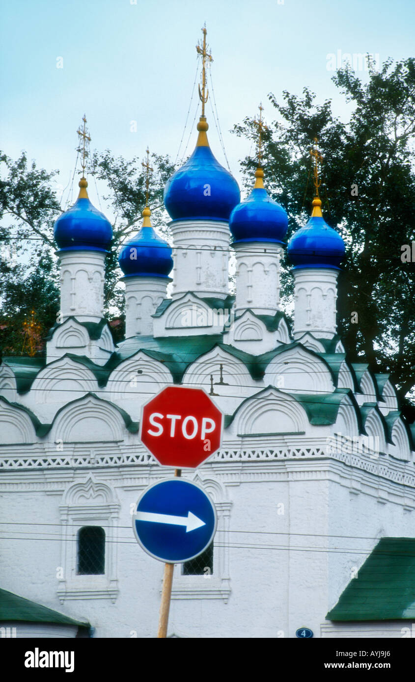 Blaue farbige gewölbte Kuppeln-Kathedrale in Moskau-Russland Stockfoto