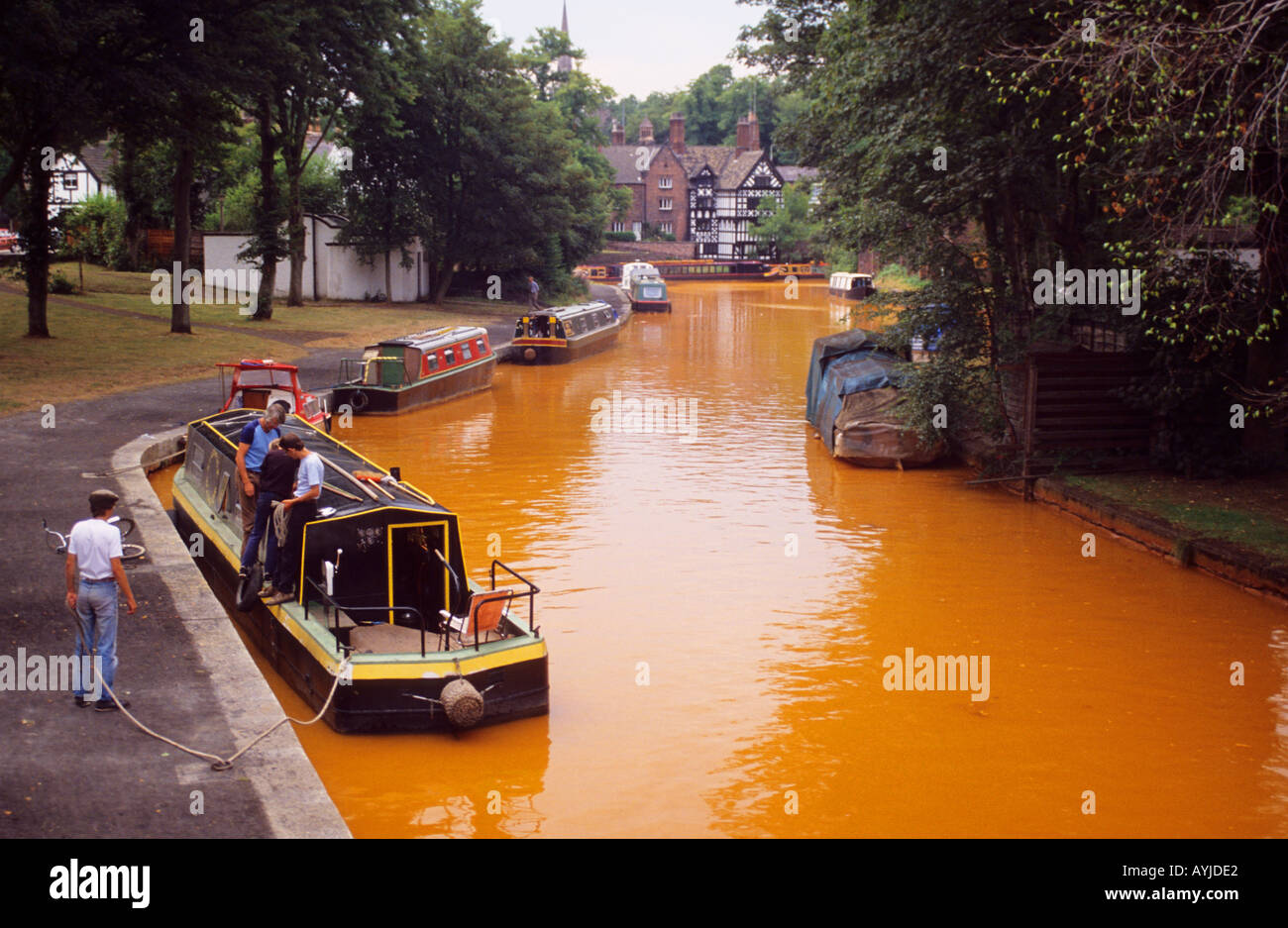 Bridgewater Kanal Worsley Lancashire North West England UK Europa Farbe durch Auswaschung aus alten Minenarbeiten Eisenoxid Stockfoto