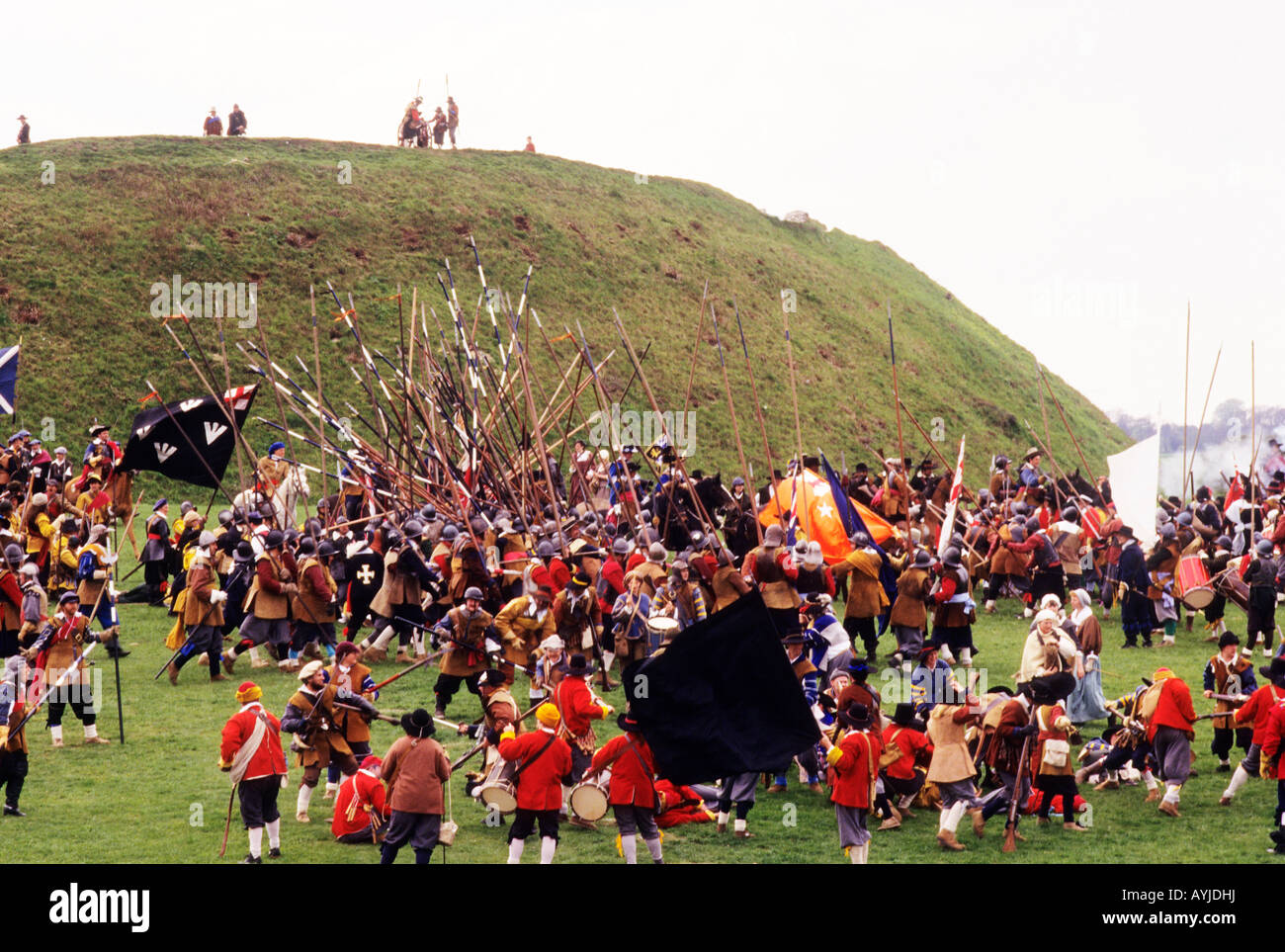 English Civil War Reenactment 17. Jahrhundert Soldaten Hechte Pikeniere Schlacht die Geschichte der militärischen Cromwell Kostüm Stockfoto