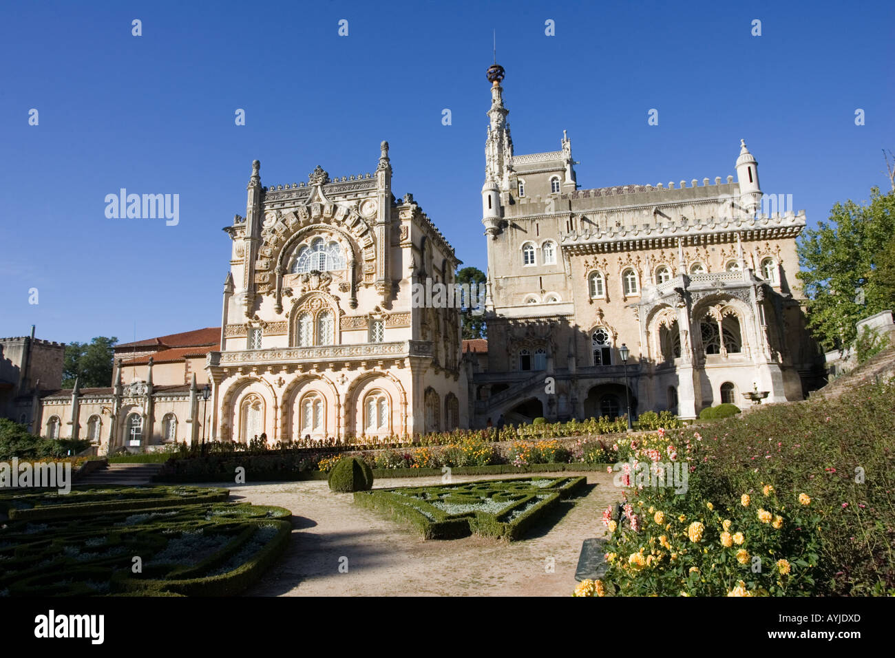 Palacio Bucaco ein teures Hotel, abgeschlossen im Jahre 1907 an Stelle des alten Karmeliter Kloster Bucaco Wald in der Nähe von Coimbra Portugal Stockfoto