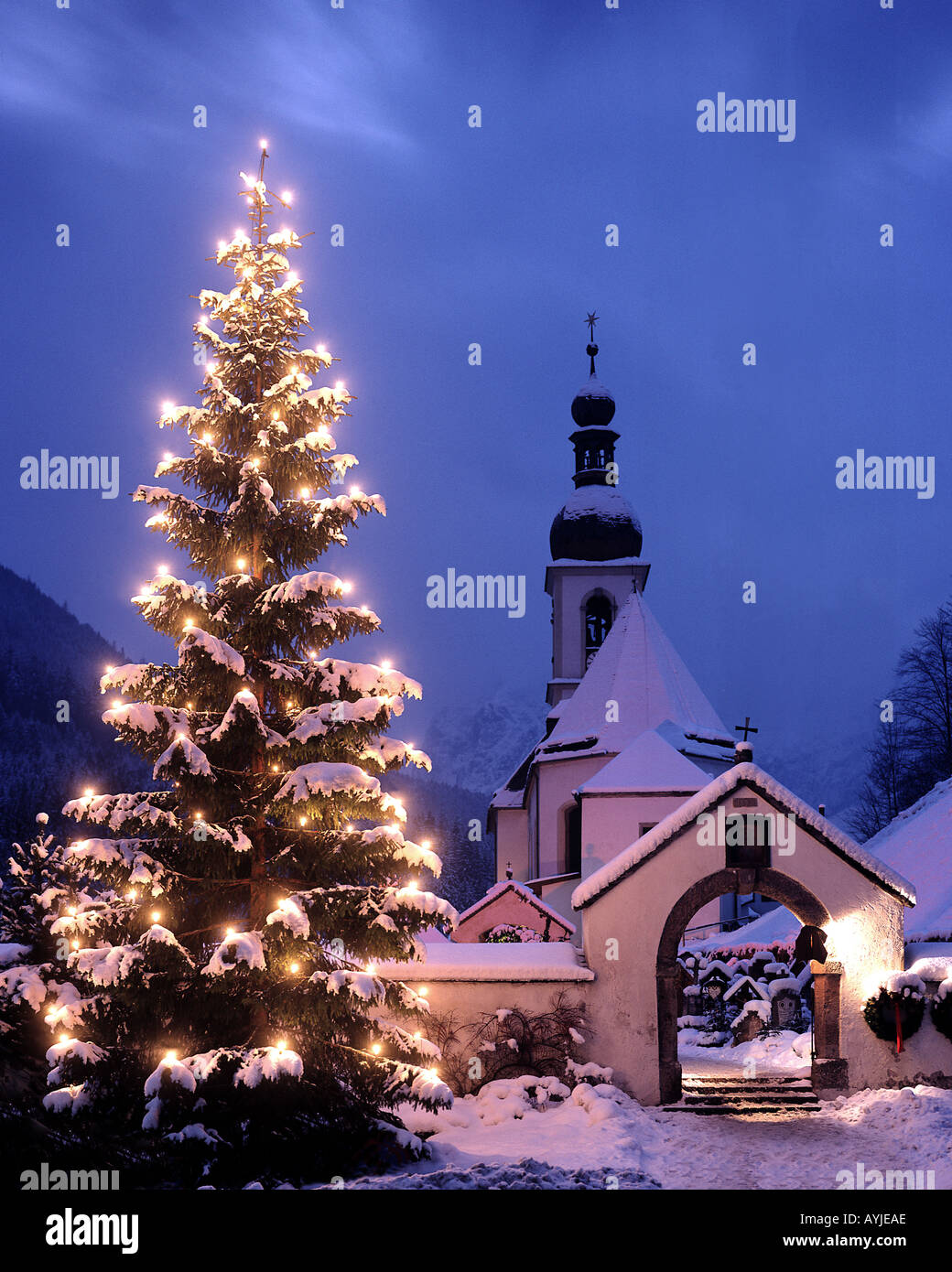 De - Bayern: Weihnachten in Ramsau (Pfarrkirche St. Sebastian) Stockfoto