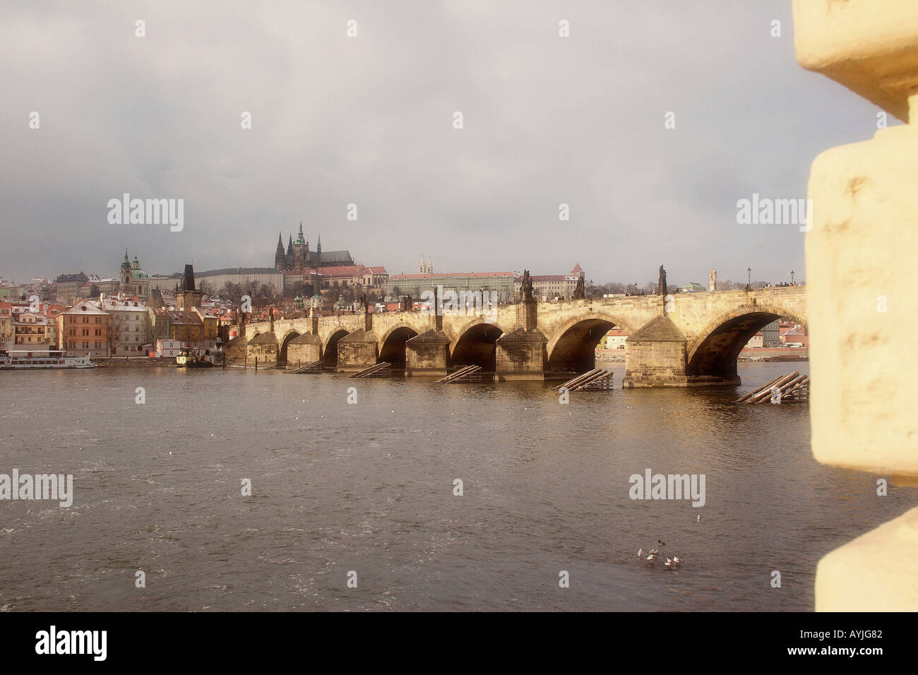 Blick Zur Karlsbruecke in Prag Stockfoto