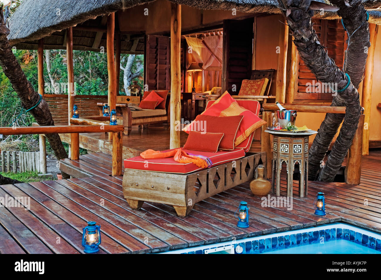 Luxus Pool liegen am Pool-Deck Villa exklusive Luxus-Unterkunft in Benguerra Lodge Mosambik Unterkunft veröffentlicht Stockfoto