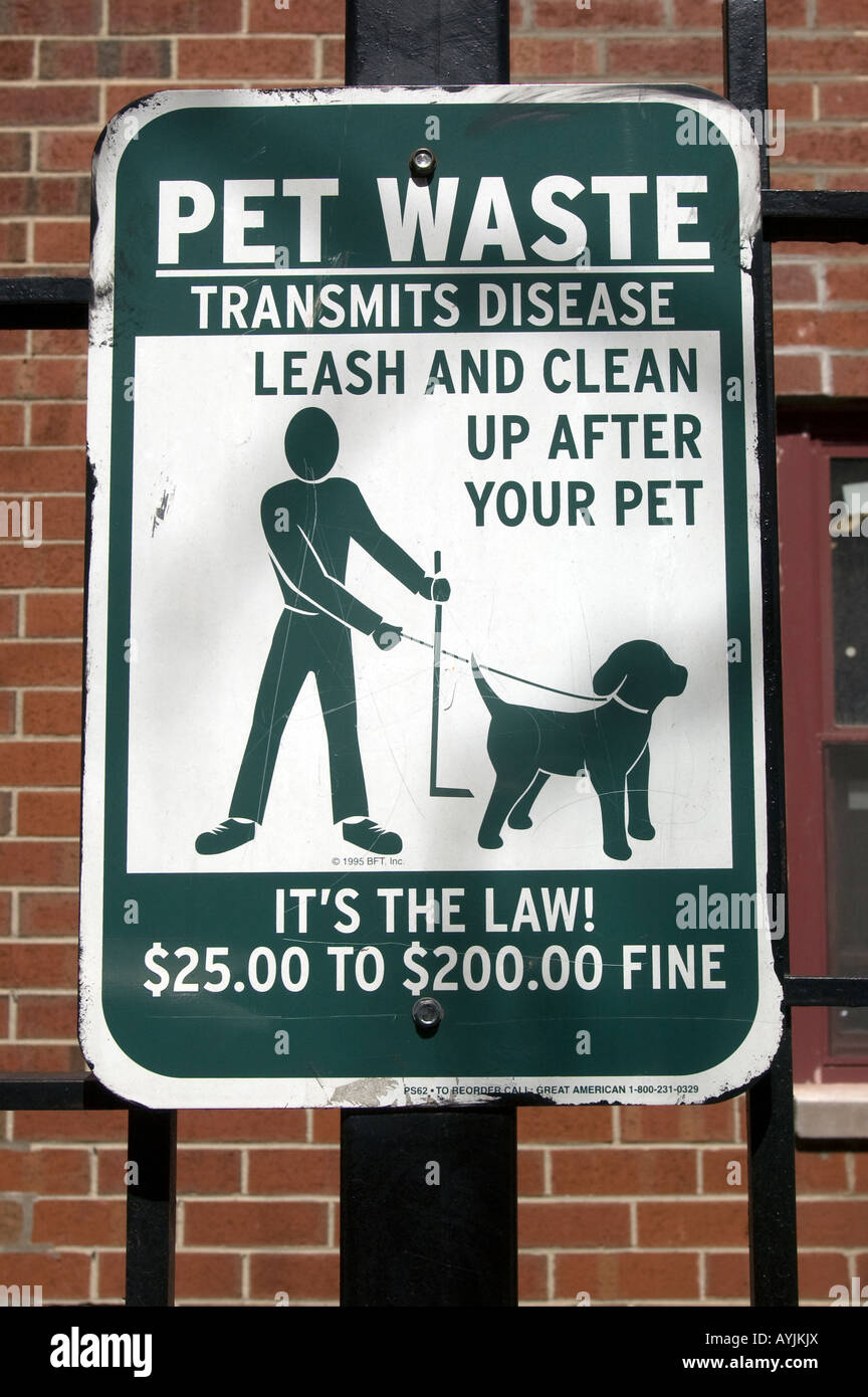 Ein Zeichen in New York erinnert Hundebesitzer, abholen, nachdem ihr Tier Stockfoto