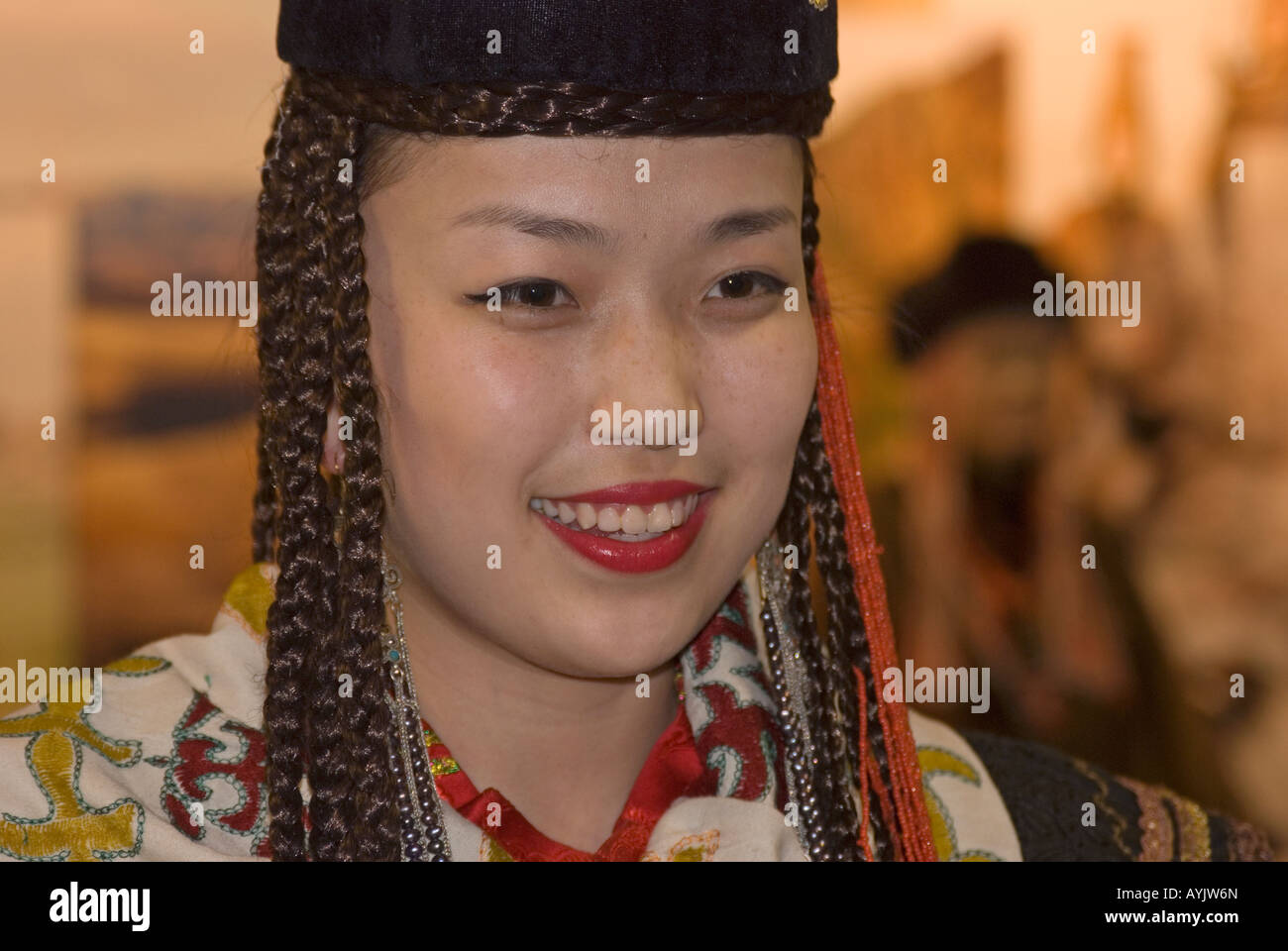 Porträt des mongolischen Mädchen mit traditioneller Tracht Stockfoto