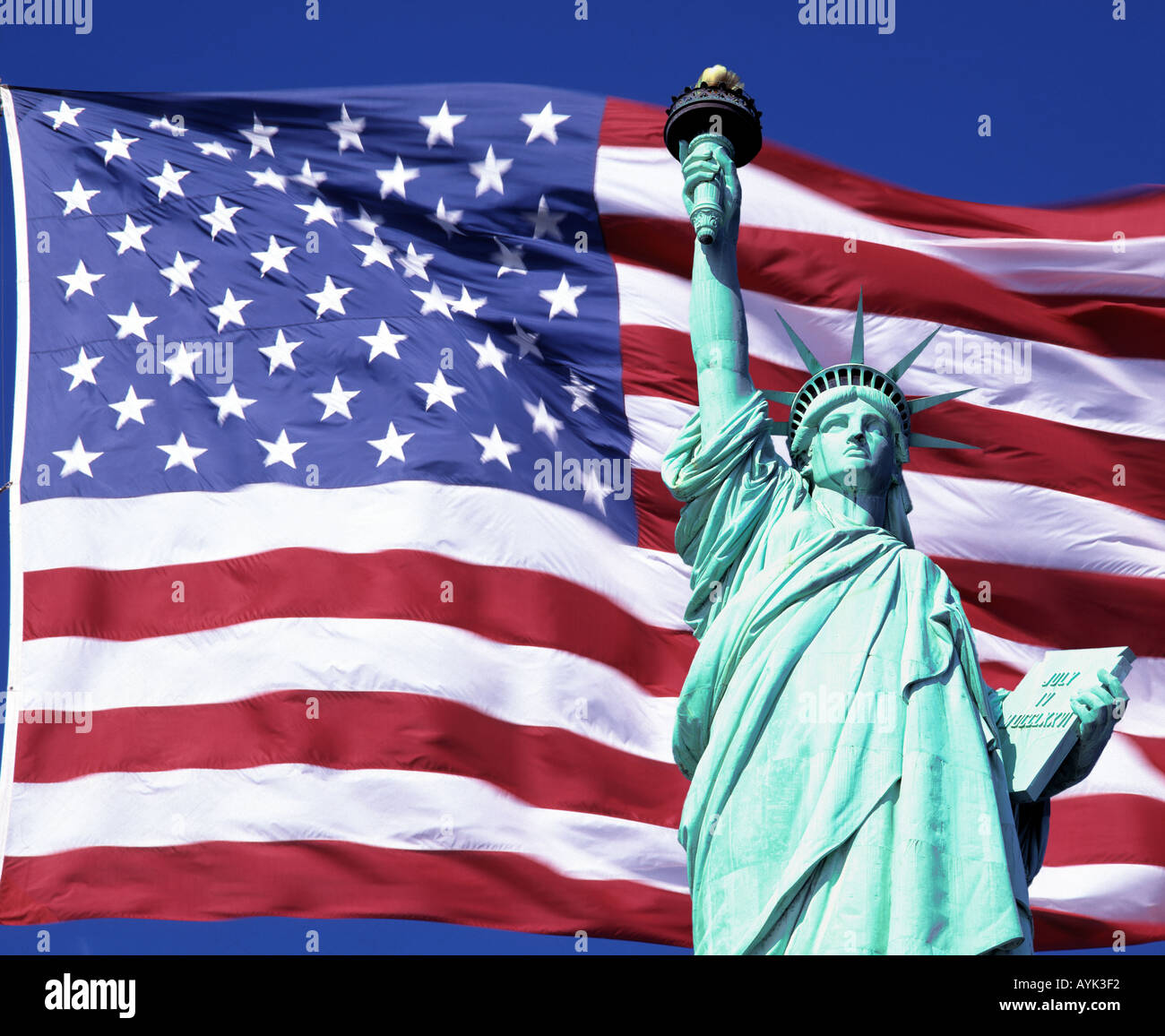 USA NewYork die Freiheitsstatue und US-Flagge Stockfoto