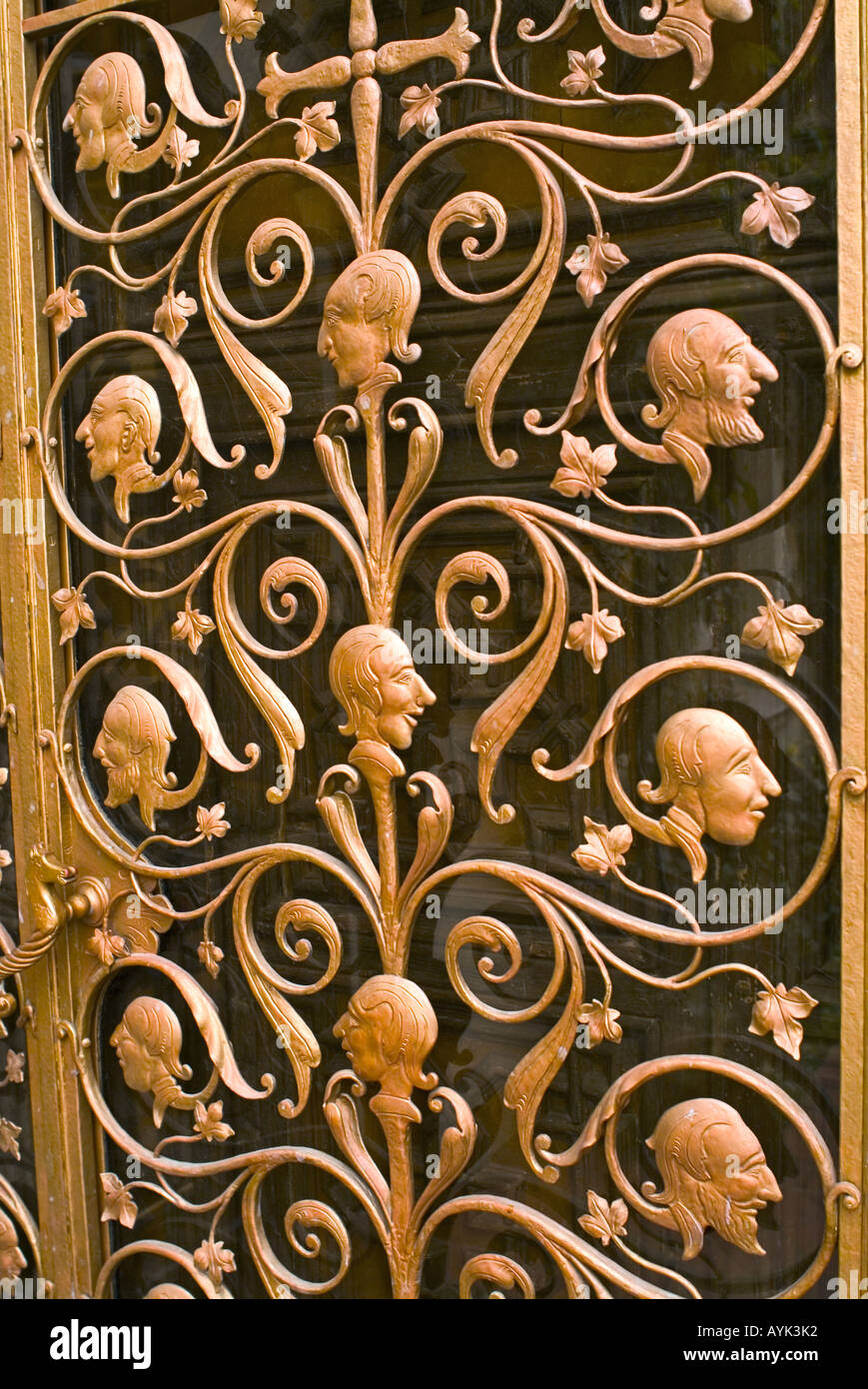 Nahaufnahme von außen Metall Kunstwerk an Hearst Castle Villa San Simeon Kalifornien USA Stockfoto