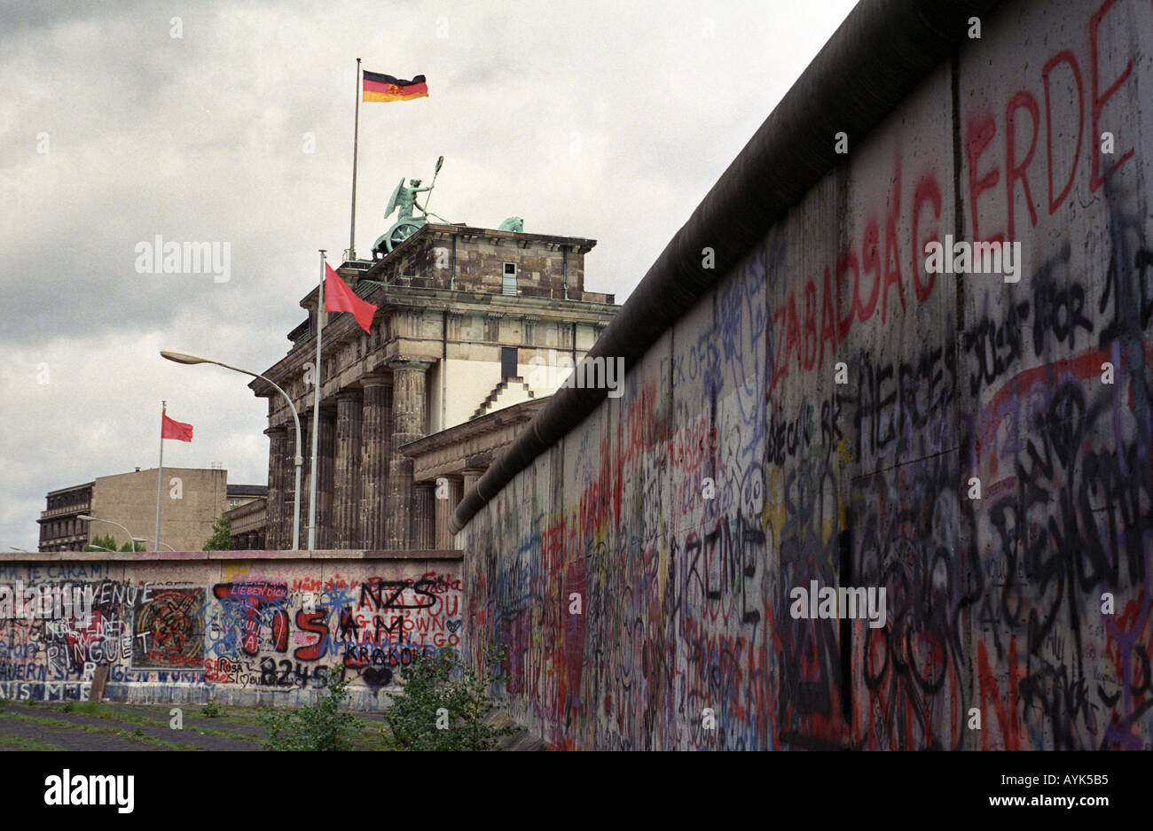 Brandenburger Tor hinter der Berliner Mauer vor der Maueröffnung im August 1989 Stockfoto