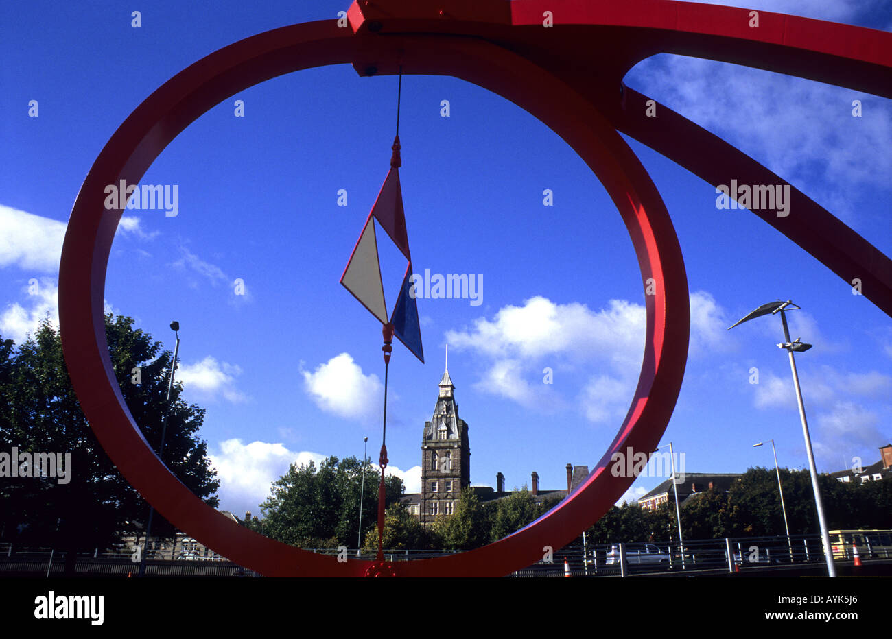 Die Stahl-Welle und Markt Gebäudes, Newport, Monmouthshire, Wales, UK Stockfoto
